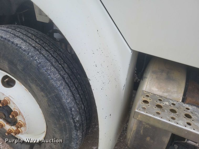 image for item DW7038 2005 Freightliner Business Class M2 dump truck