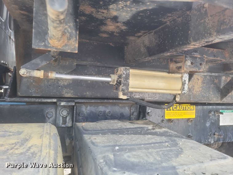 image for item DW7038 2005 Freightliner Business Class M2 dump truck