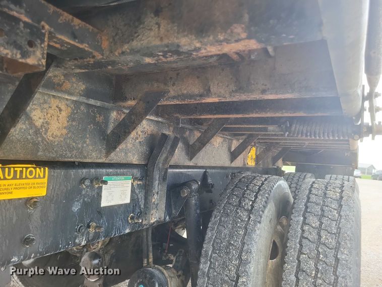 image for item DW7038 2005 Freightliner Business Class M2 dump truck