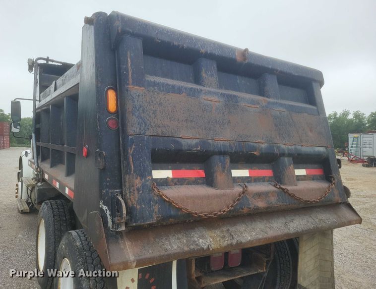 image for item DW7038 2005 Freightliner Business Class M2 dump truck