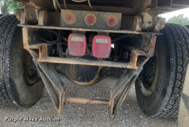 image for item DW7038 2005 Freightliner Business Class M2 dump truck