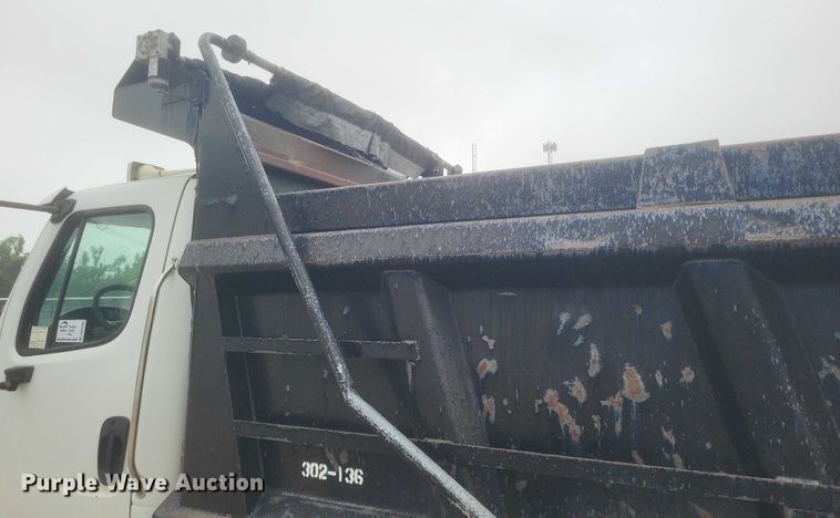 image for item DW7038 2005 Freightliner Business Class M2 dump truck