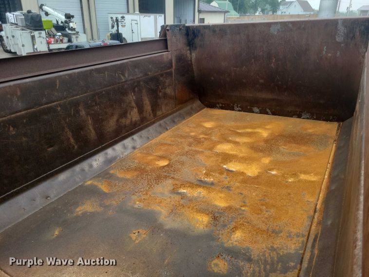 image for item DW7038 2005 Freightliner Business Class M2 dump truck