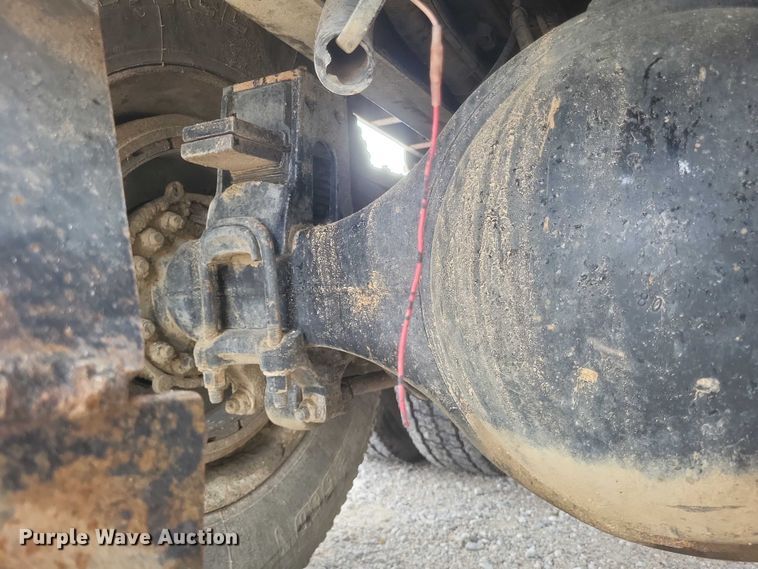 image for item DW7038 2005 Freightliner Business Class M2 dump truck