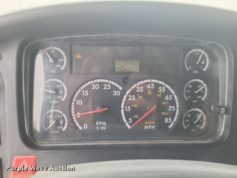 image for item DW7038 2005 Freightliner Business Class M2 dump truck