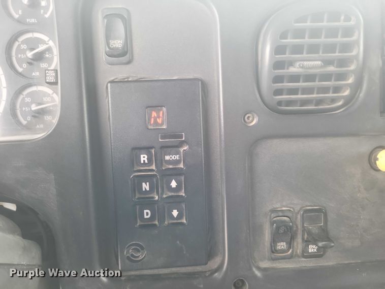 image for item DW7038 2005 Freightliner Business Class M2 dump truck