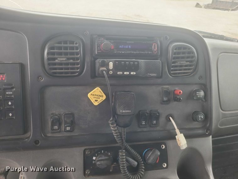 image for item DW7038 2005 Freightliner Business Class M2 dump truck