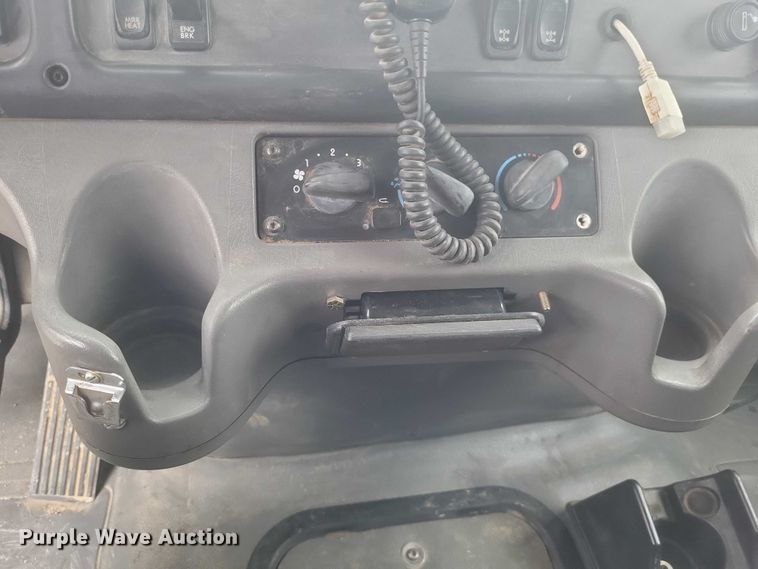 image for item DW7038 2005 Freightliner Business Class M2 dump truck