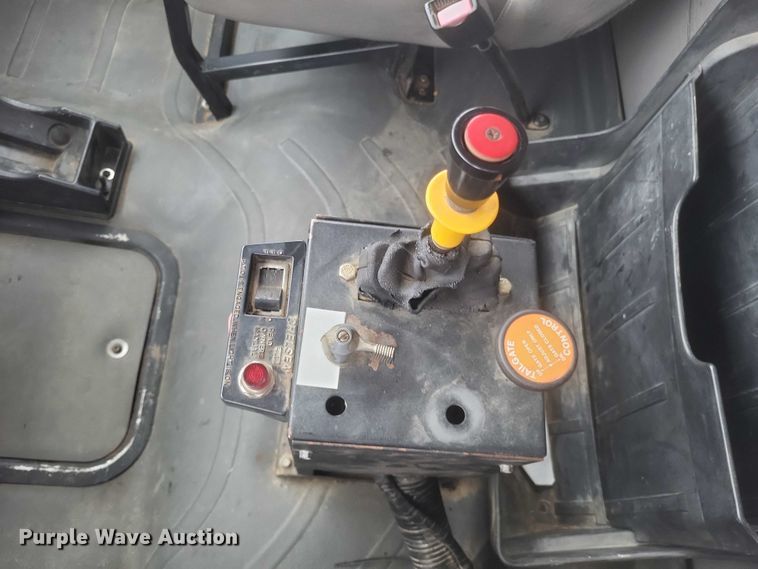 image for item DW7038 2005 Freightliner Business Class M2 dump truck