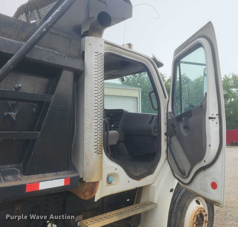 image for item DW7038 2005 Freightliner Business Class M2 dump truck