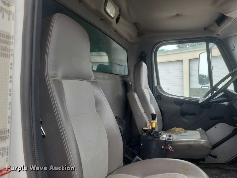 image for item DW7038 2005 Freightliner Business Class M2 dump truck