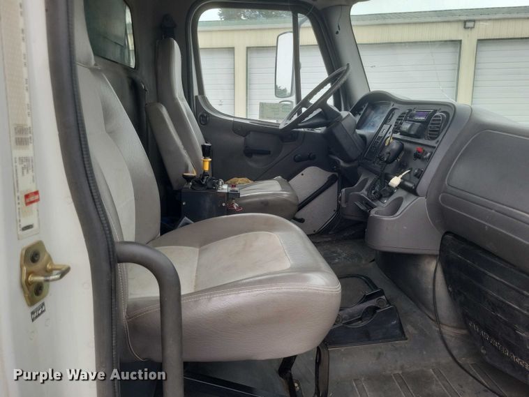 image for item DW7038 2005 Freightliner Business Class M2 dump truck