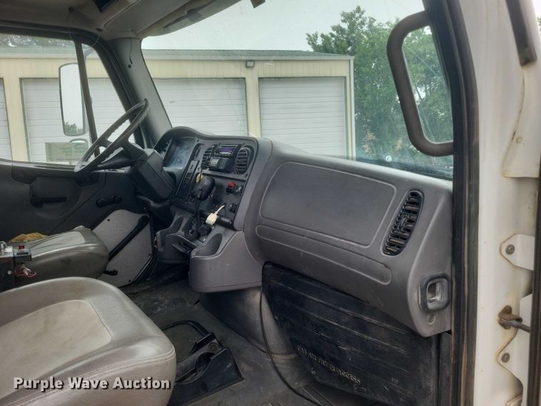 image for item DW7038 2005 Freightliner Business Class M2 dump truck