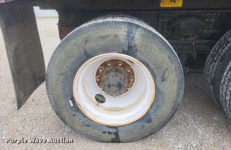 image for item DW7038 2005 Freightliner Business Class M2 dump truck