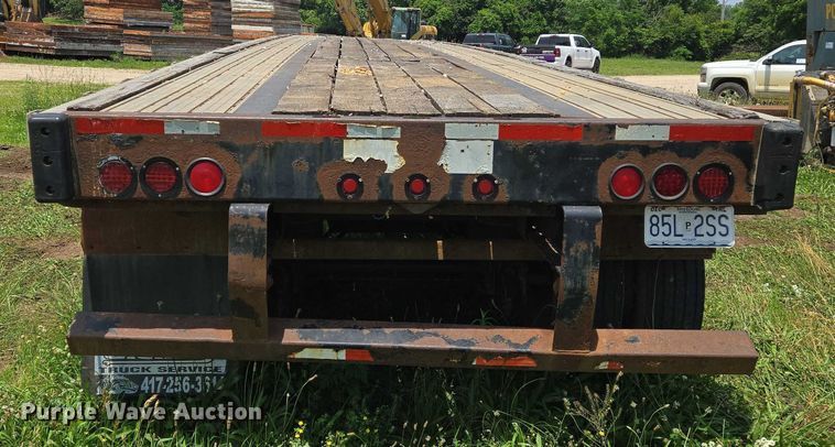 image for item DW7065 2000 Transcraft flatbed trailer