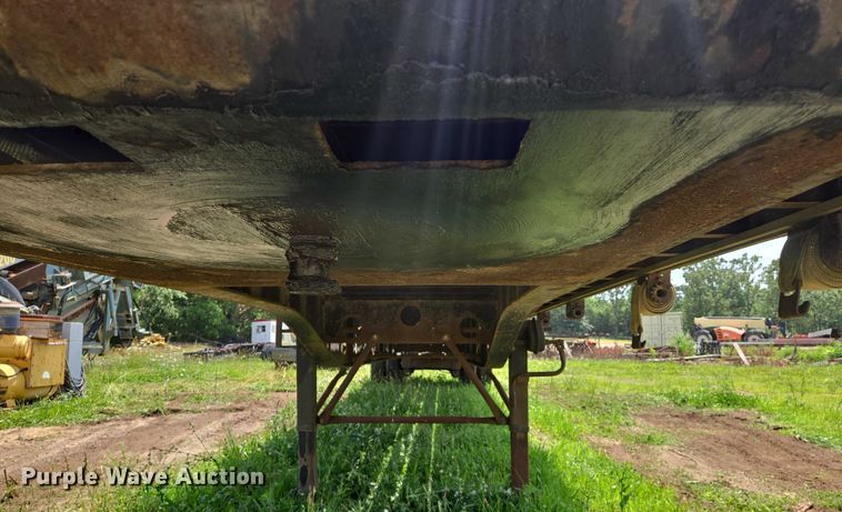 image for item DW7065 2000 Transcraft flatbed trailer