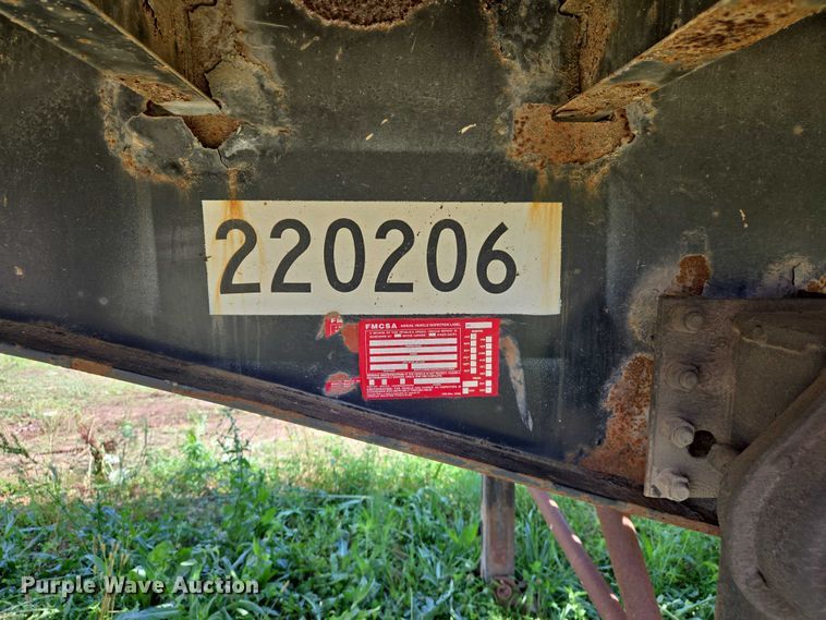 image for item DW7065 2000 Transcraft flatbed trailer