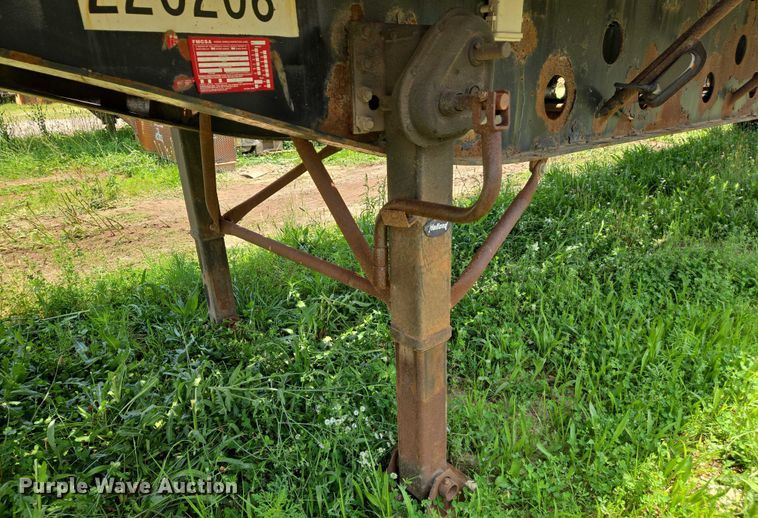 image for item DW7065 2000 Transcraft flatbed trailer