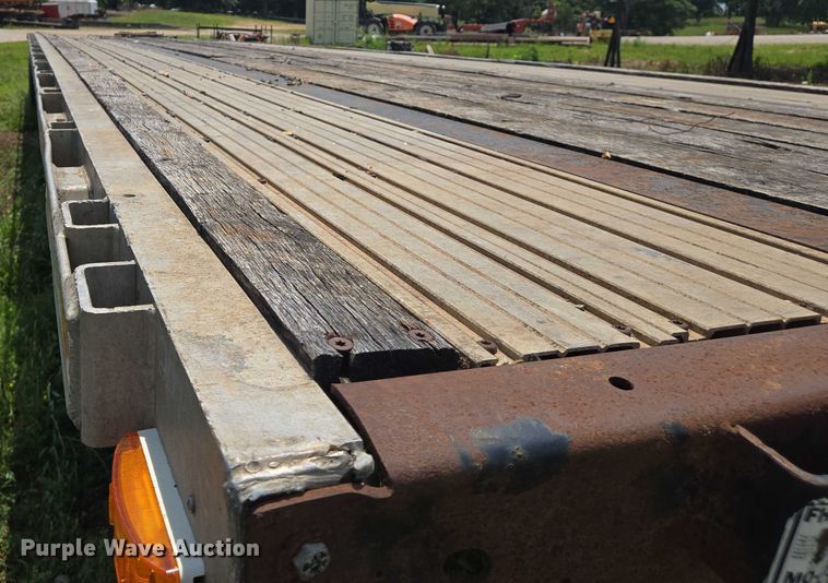 image for item DW7065 2000 Transcraft flatbed trailer