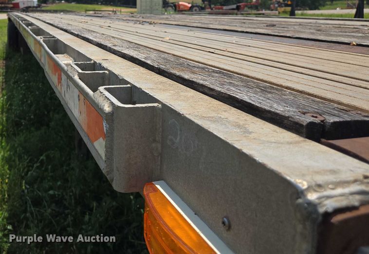 image for item DW7065 2000 Transcraft flatbed trailer
