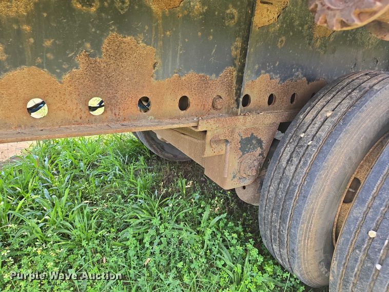 image for item DW7065 2000 Transcraft flatbed trailer