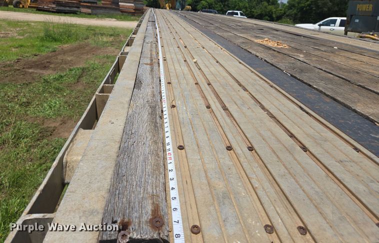 image for item DW7065 2000 Transcraft flatbed trailer