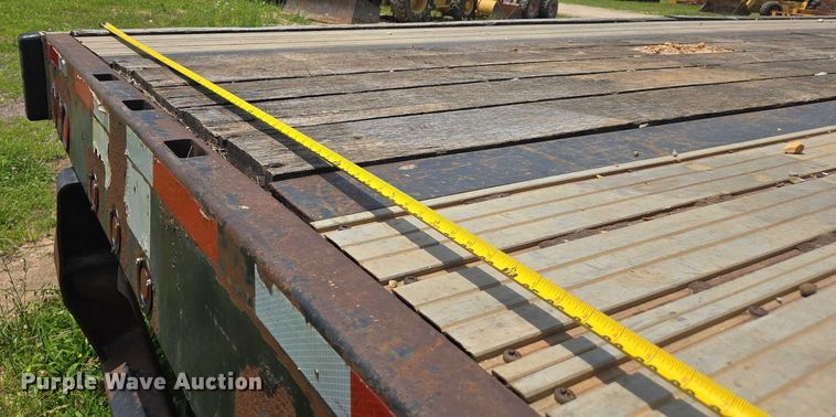 image for item DW7065 2000 Transcraft flatbed trailer