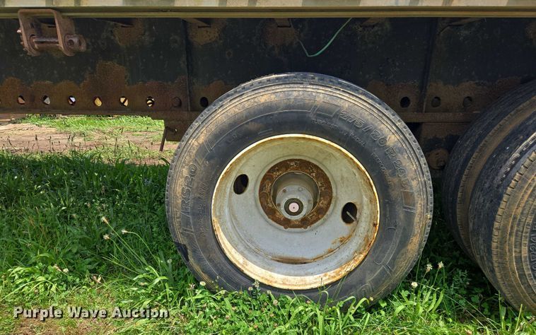 image for item DW7065 2000 Transcraft flatbed trailer