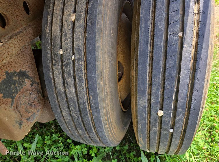 image for item DW7065 2000 Transcraft flatbed trailer