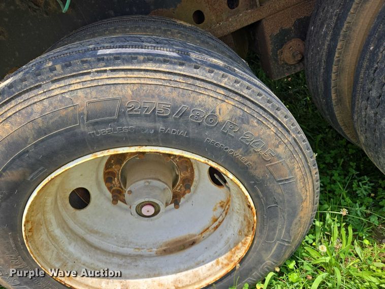 image for item DW7065 2000 Transcraft flatbed trailer