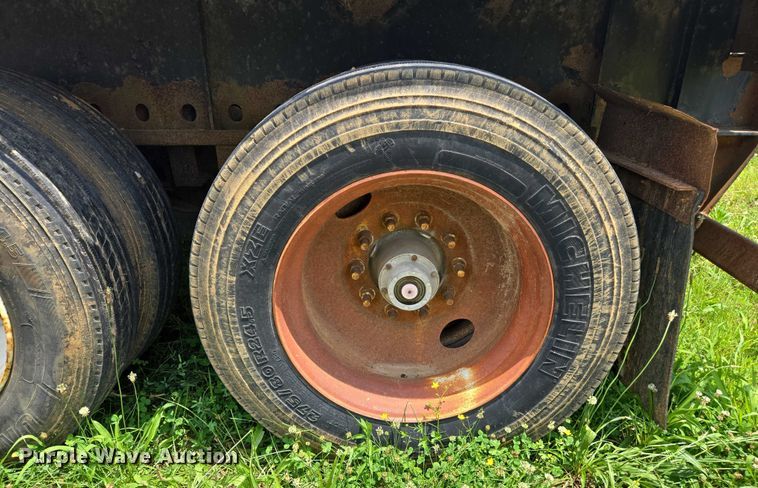 image for item DW7065 2000 Transcraft flatbed trailer