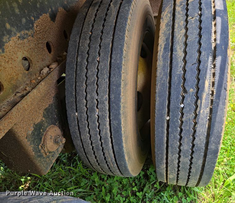 image for item DW7065 2000 Transcraft flatbed trailer