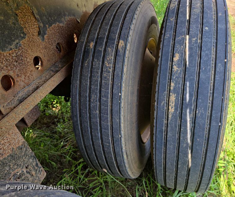 image for item DW7065 2000 Transcraft flatbed trailer