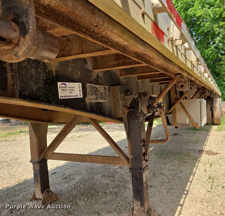 image for item DW7072 1994 Dorsey flatbed trailer