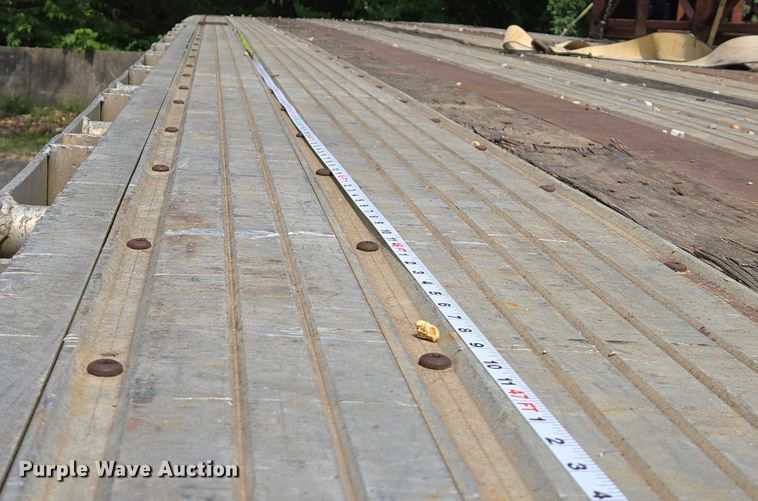 image for item DW7072 1994 Dorsey flatbed trailer