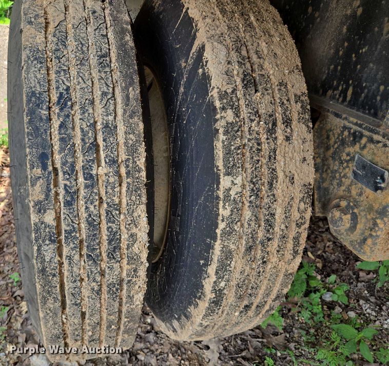 image for item DW7072 1994 Dorsey flatbed trailer