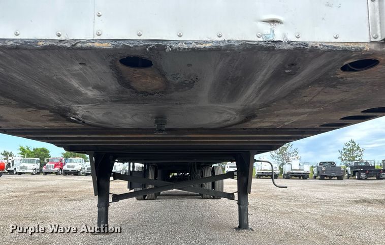 image for item DY0057 2011 Utility Trailers VS2DX dry van trailer