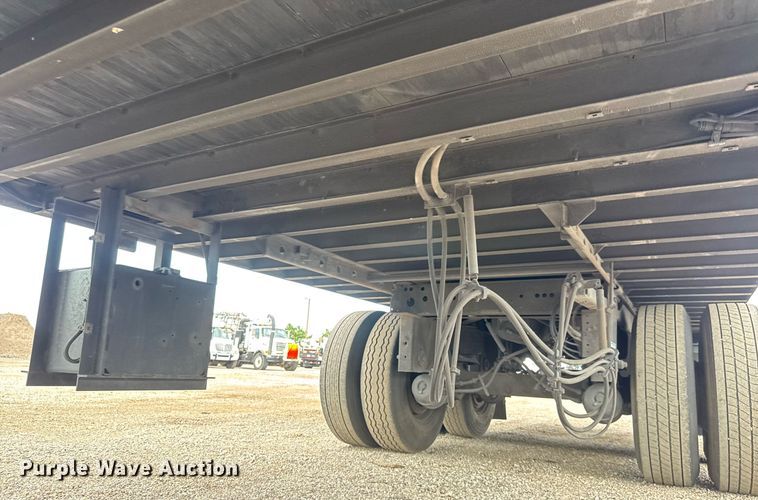 image for item DY0057 2011 Utility Trailers VS2DX dry van trailer