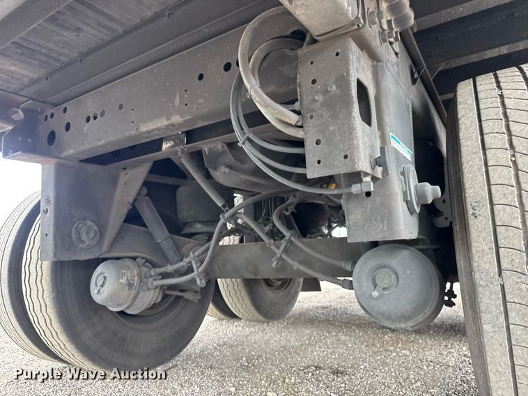 image for item DY0057 2011 Utility Trailers VS2DX dry van trailer