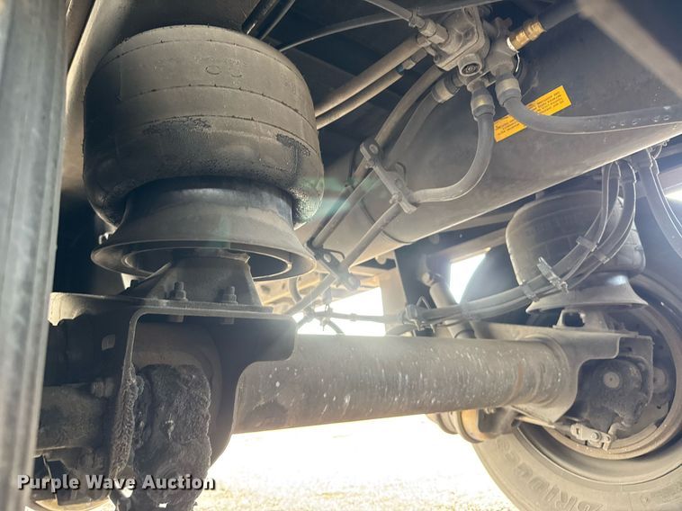 image for item DY0057 2011 Utility Trailers VS2DX dry van trailer