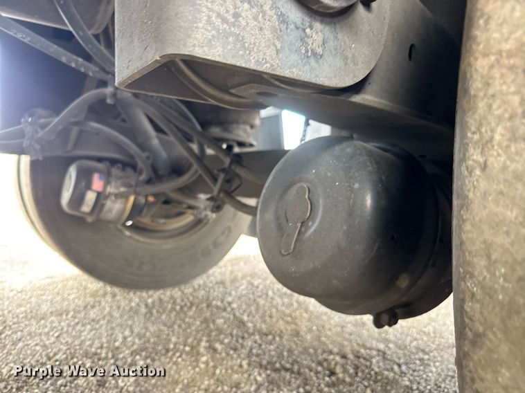 image for item DY0057 2011 Utility Trailers VS2DX dry van trailer