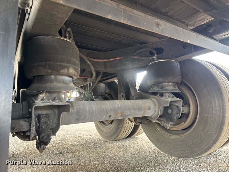 image for item DY0057 2011 Utility Trailers VS2DX dry van trailer