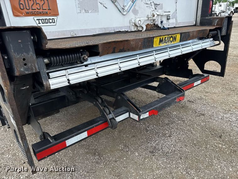 image for item DY0057 2011 Utility Trailers VS2DX dry van trailer