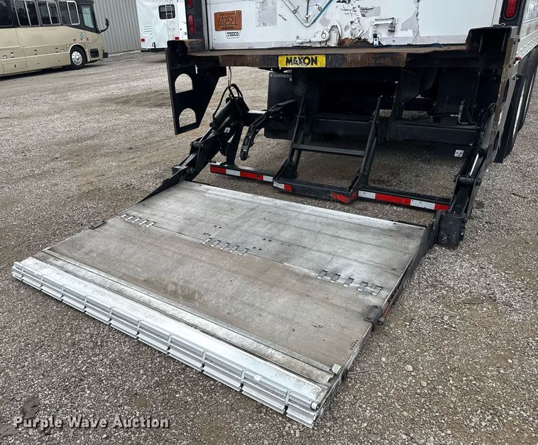 image for item DY0057 2011 Utility Trailers VS2DX dry van trailer
