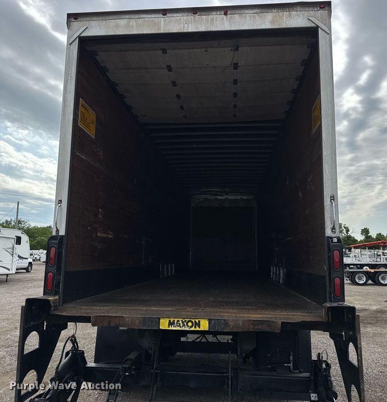 image for item DY0057 2011 Utility Trailers VS2DX dry van trailer