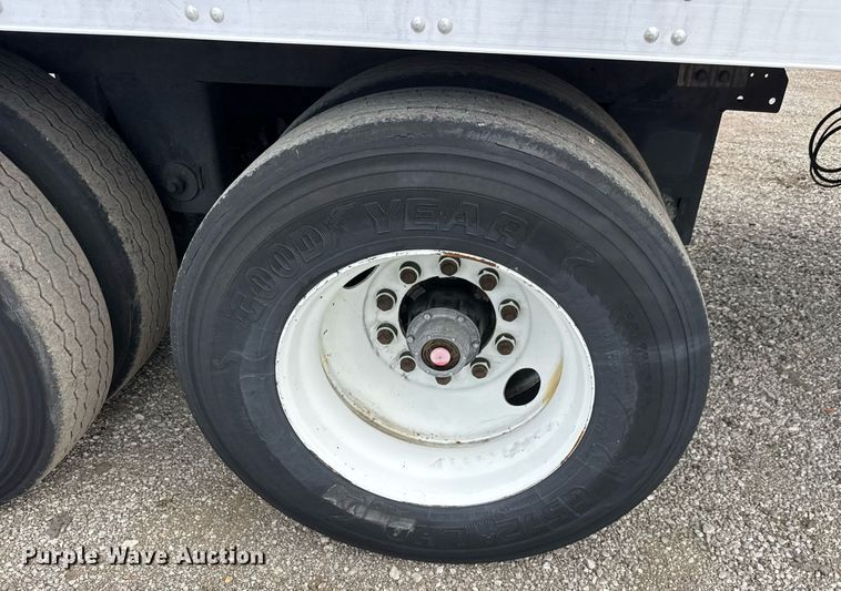 image for item DY0057 2011 Utility Trailers VS2DX dry van trailer