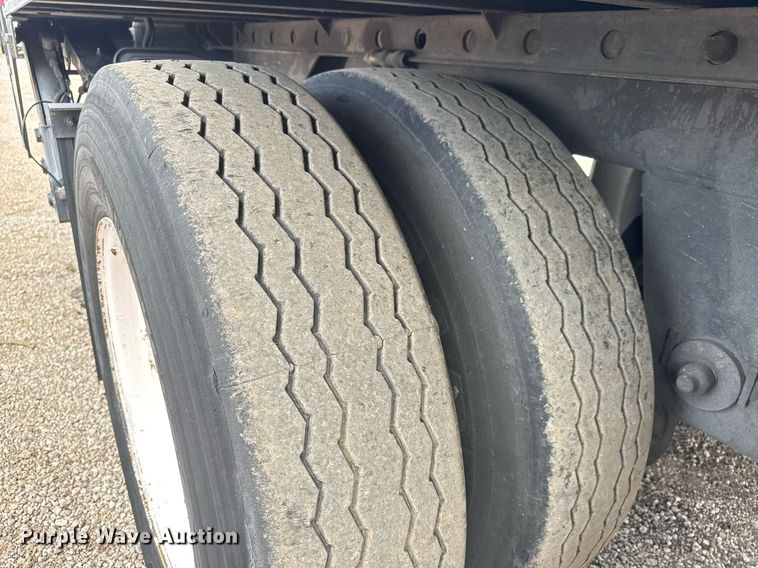 image for item DY0057 2011 Utility Trailers VS2DX dry van trailer