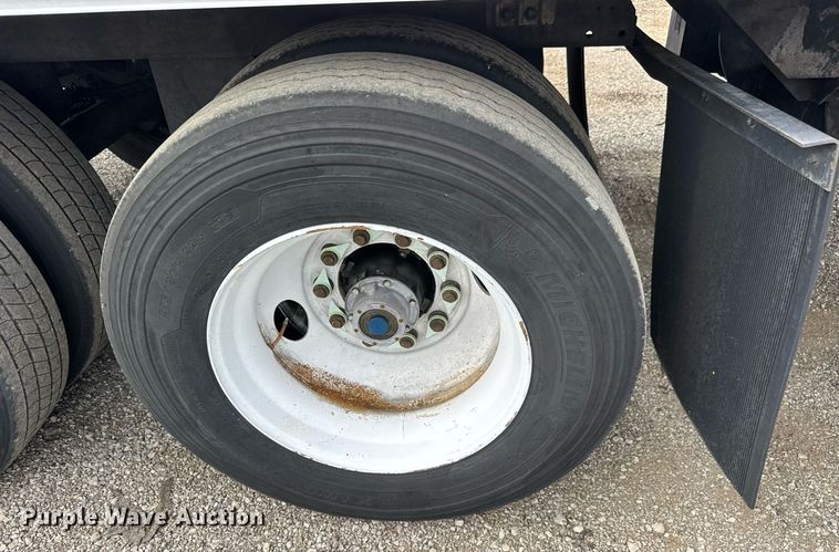 image for item DY0057 2011 Utility Trailers VS2DX dry van trailer