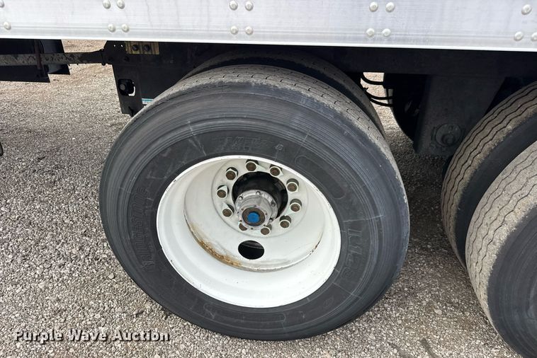 image for item DY0057 2011 Utility Trailers VS2DX dry van trailer