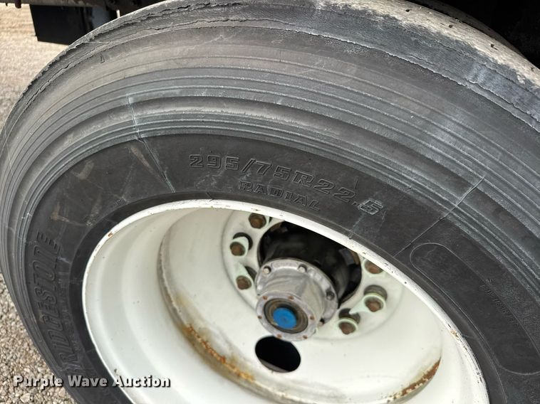 image for item DY0057 2011 Utility Trailers VS2DX dry van trailer